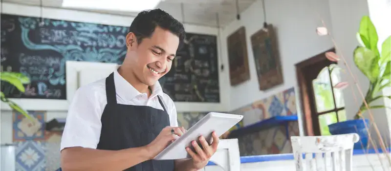 Business owner applying for a merchant cash advance